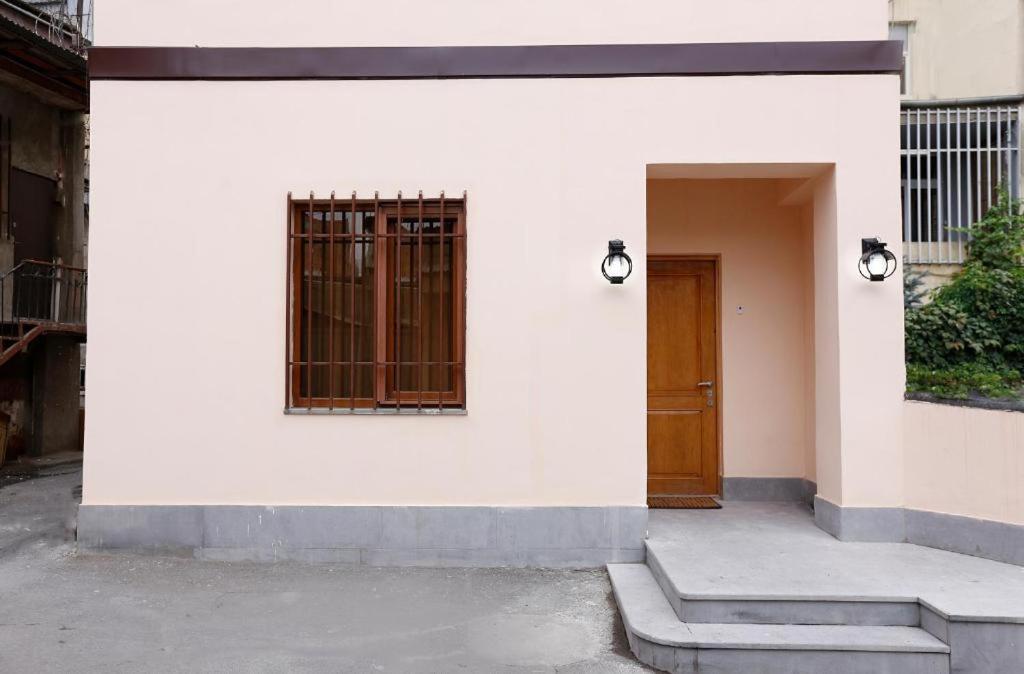 Yard Guesthouse Yerevan Bagian luar foto