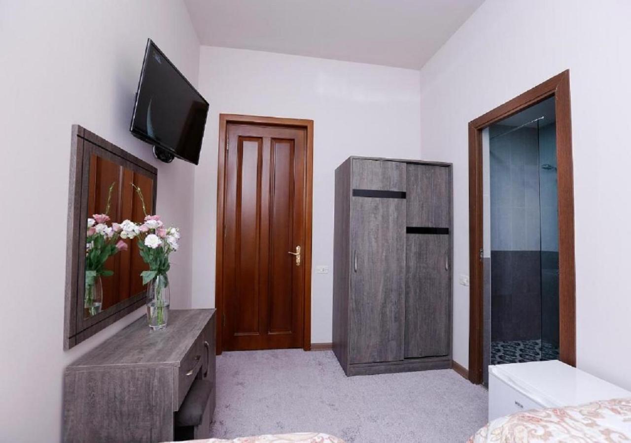 Yard Guesthouse Yerevan Bagian luar foto