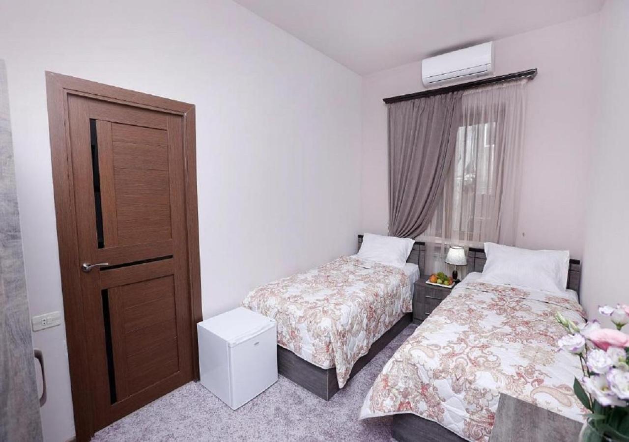 Yard Guesthouse Yerevan Bagian luar foto