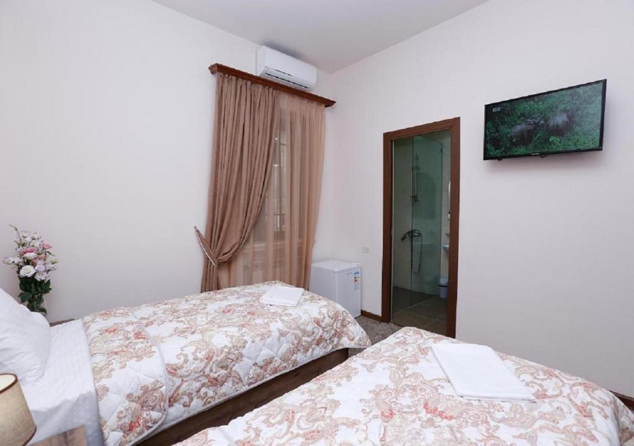 Yard Guesthouse Yerevan Bagian luar foto
