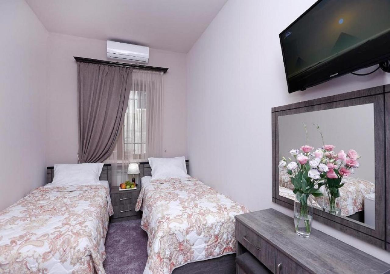 Yard Guesthouse Yerevan Bagian luar foto